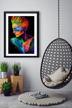 12405 Mr Poster Affisch Illuminence No2 Kvinna Sja˘lvlysande Fa˘rg Konst1.jpg